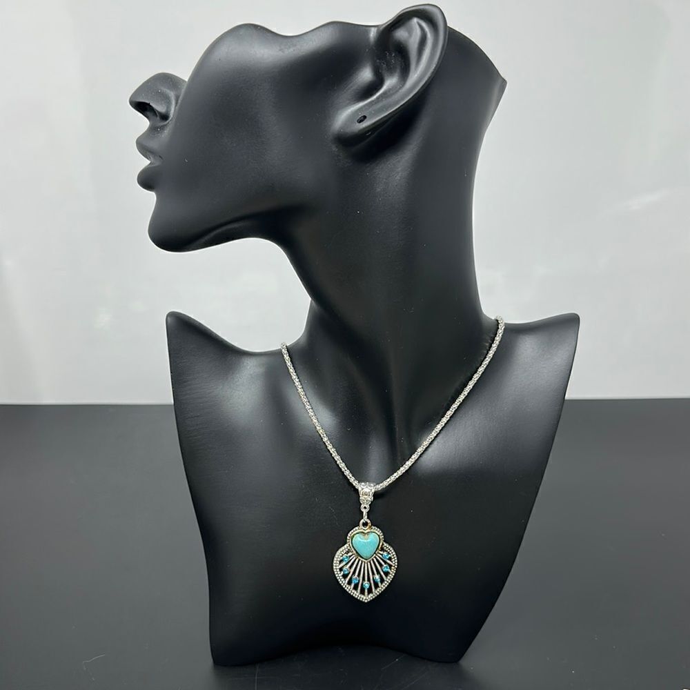 Gorgeous turquoise style necklace